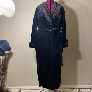 Valerie stephens 95% polyester 5% Lycra robe medium m rose details rose 🌹